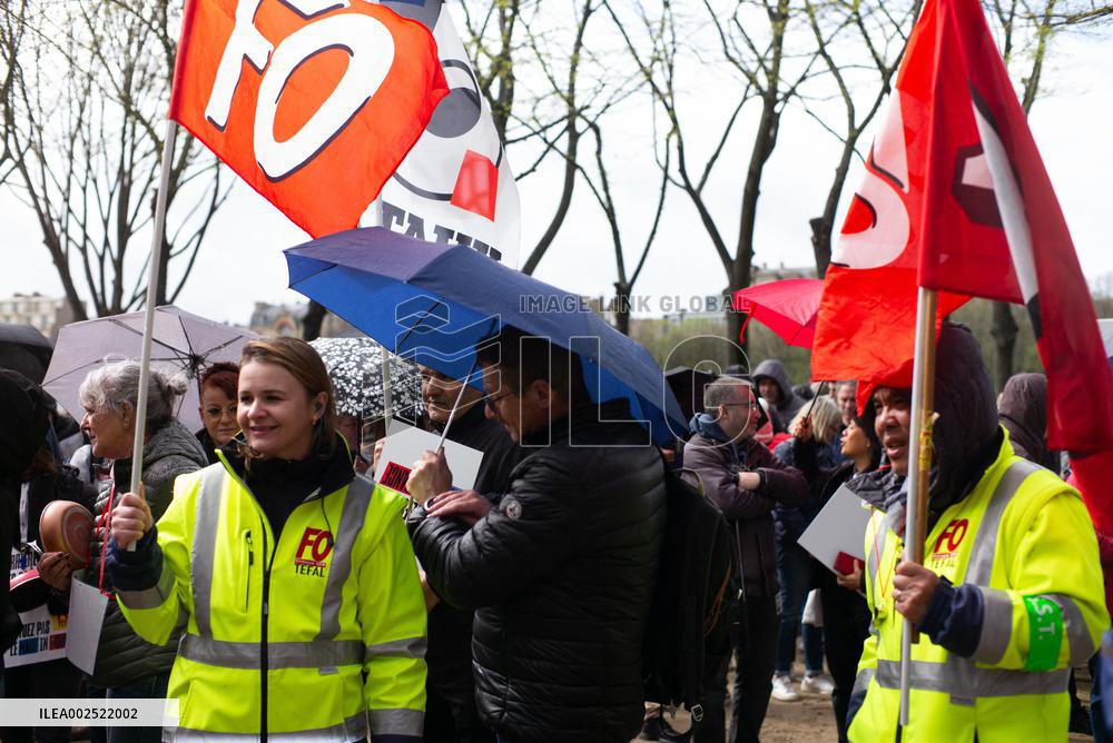 Demonstration By Tefal Employees And Management - Paris