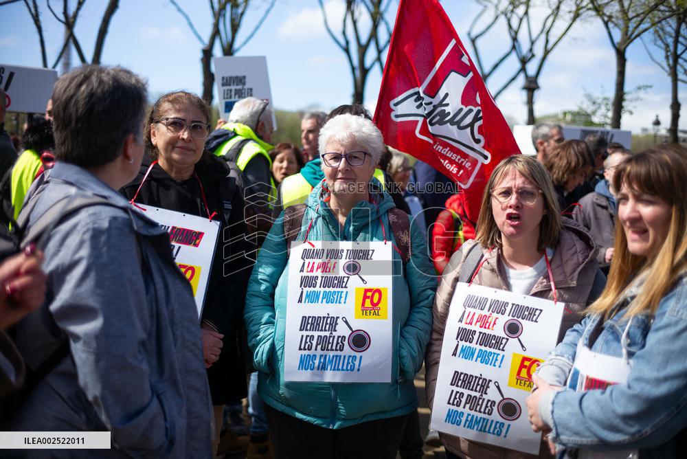 Demonstration By Tefal Employees And Management - Paris