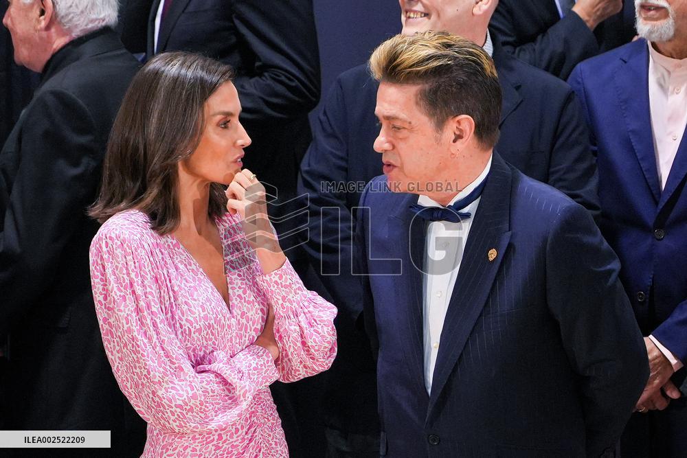 Royals At Merit In The Fine Arts Gold Medals - Cadiz