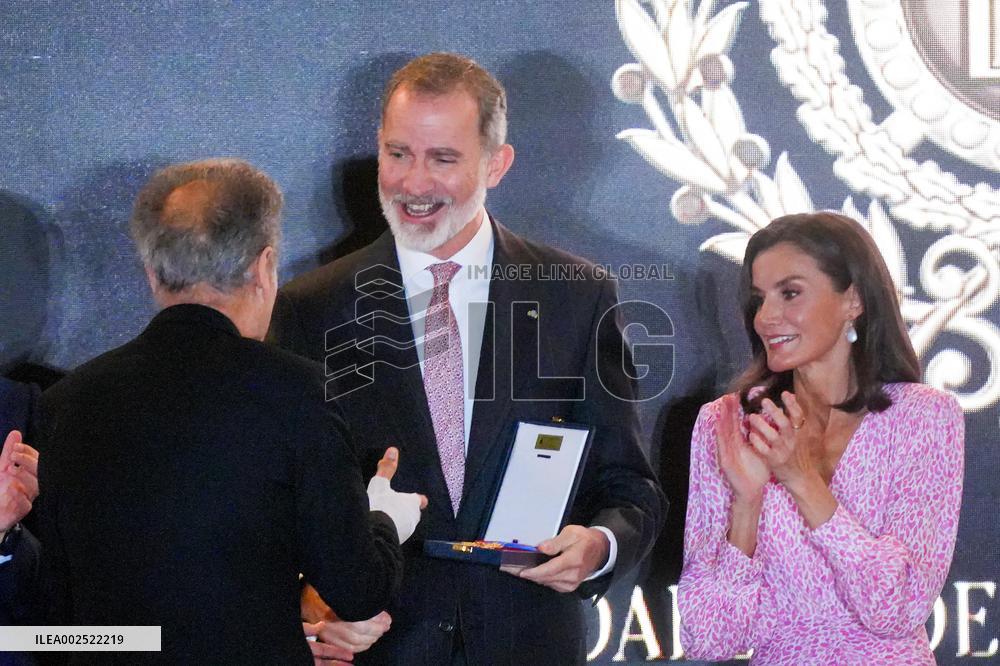 Royals At Merit In The Fine Arts Gold Medals - Cadiz