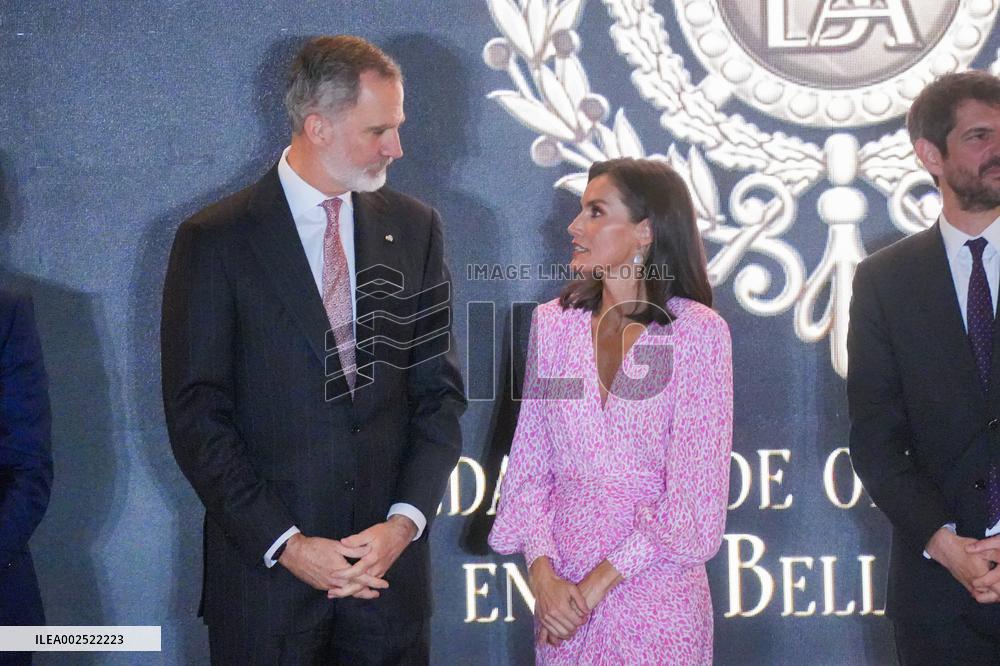 Royals At Merit In The Fine Arts Gold Medals - Cadiz