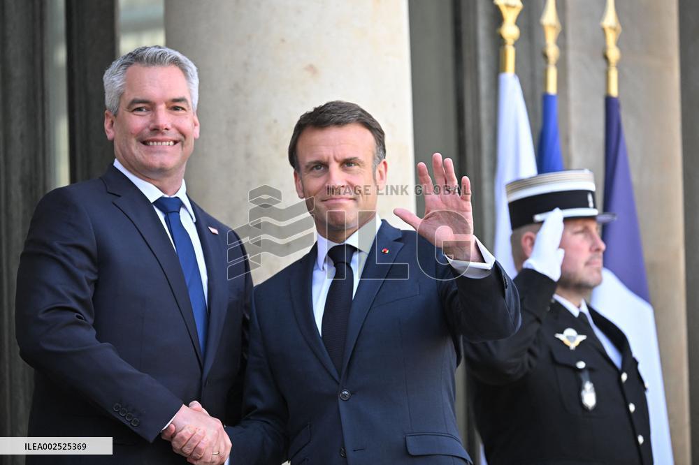 President Macron Welcomes Austria's Chancellor Nehammer - Paris