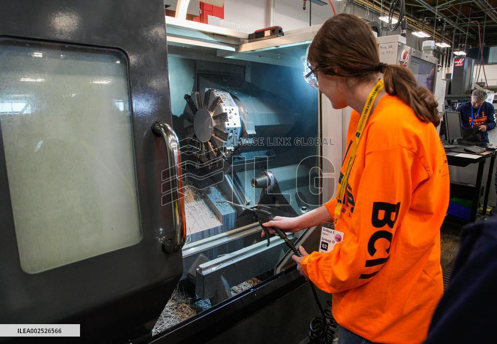 CANADA-VANCOUVER-WOMEN-SKILLED TRADES WORKSHOP