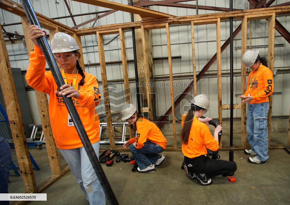 CANADA-VANCOUVER-WOMEN-SKILLED TRADES WORKSHOP