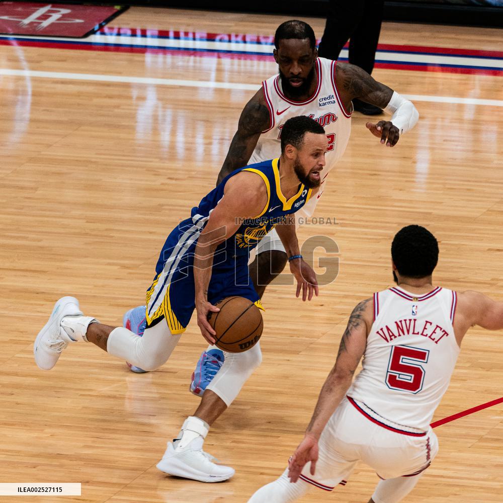 (SP)U.S.-HOUSTON-BASKETBALL-NBA-WARRIORS VS ROCKETS