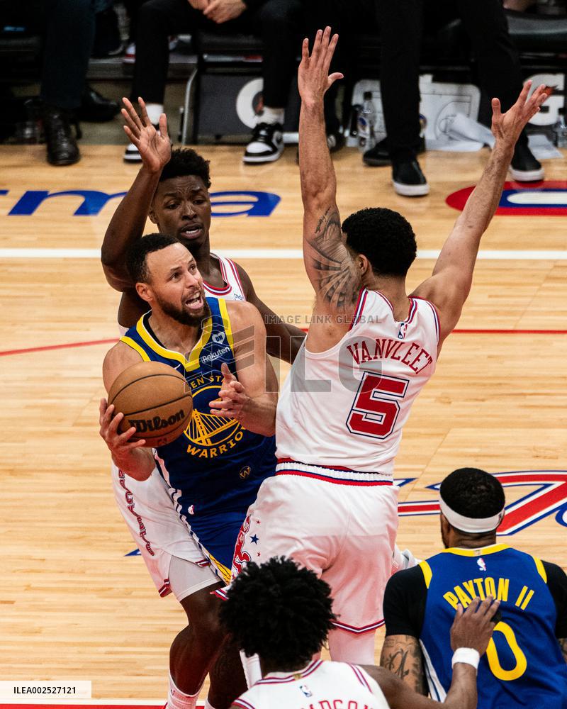 (SP)U.S.-HOUSTON-BASKETBALL-NBA-WARRIORS VS ROCKETS