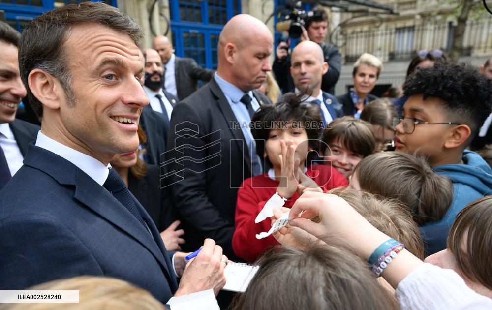 Macron Visits A Primary School And LAB9A - Paris