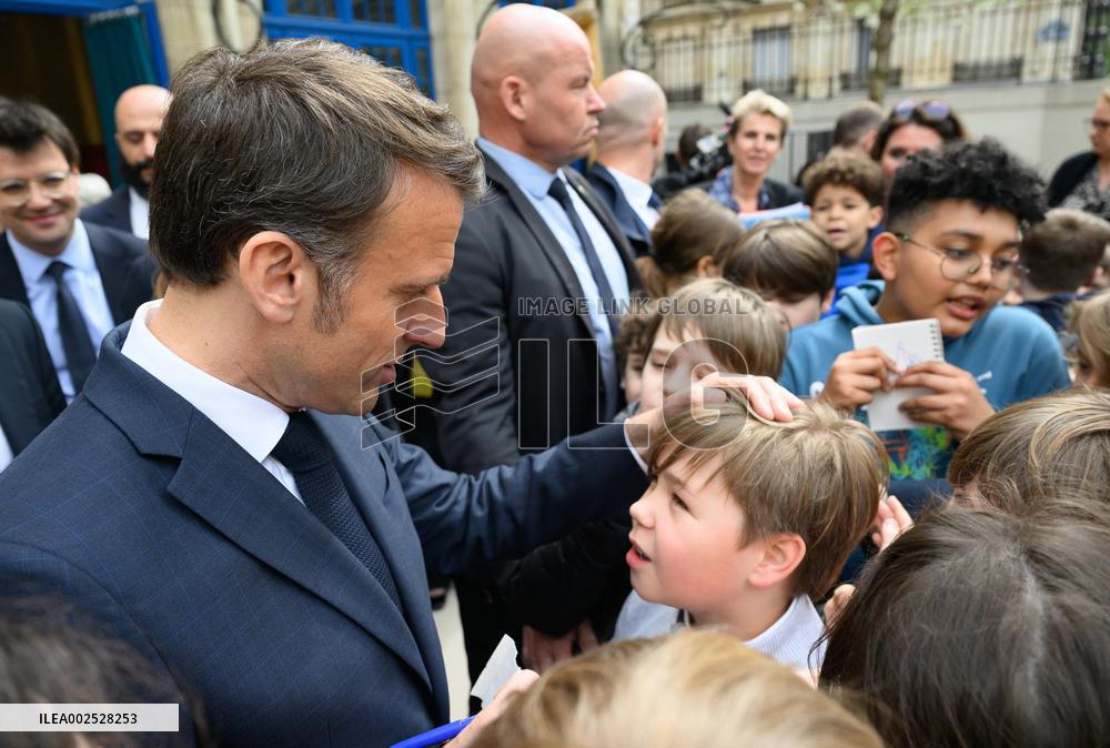 Macron Visits A Primary School And LAB9A - Paris