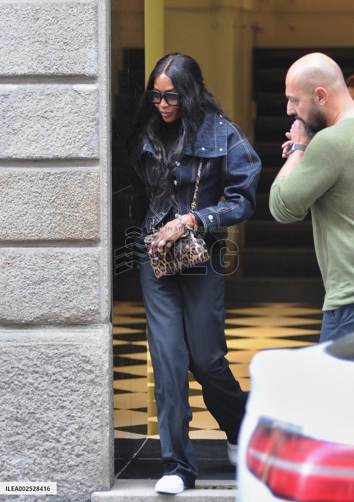 Naomi Campbell Shopping - Milan