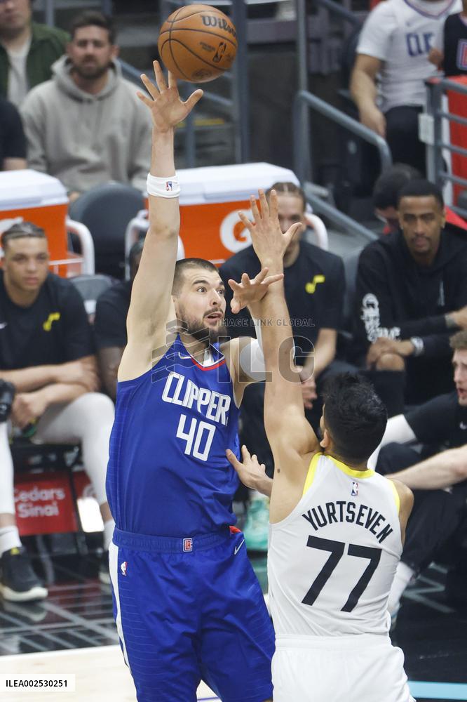 (SP)U.S.-LOS ANGELES-BASKETBALL-NBA-CLIPPERS VS JAZZ