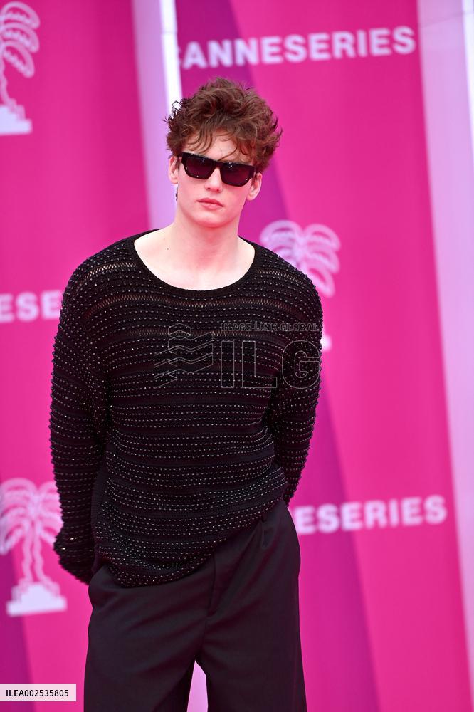 7th Canneseries - Pink Carpet
