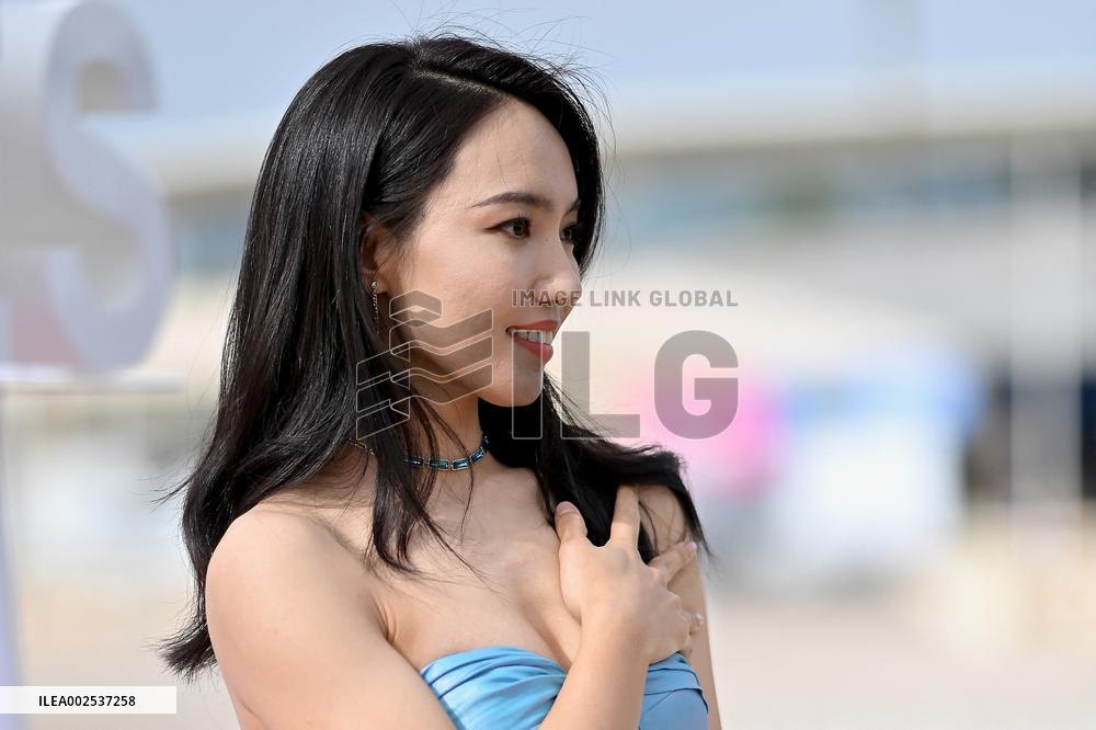 7th Canneseries - To The Wonder Photocall