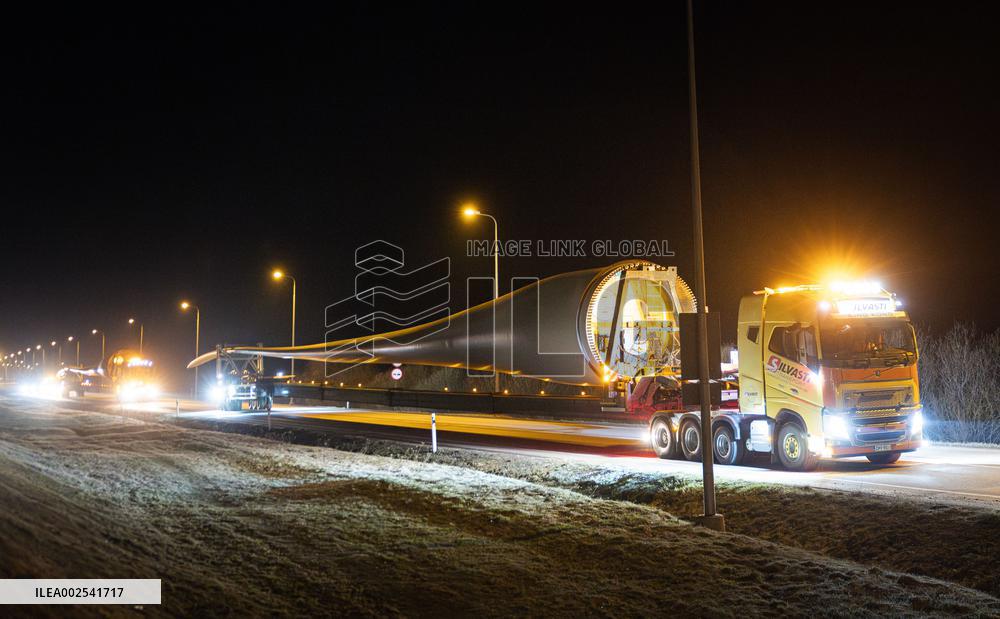 Transportation of wind turbine components