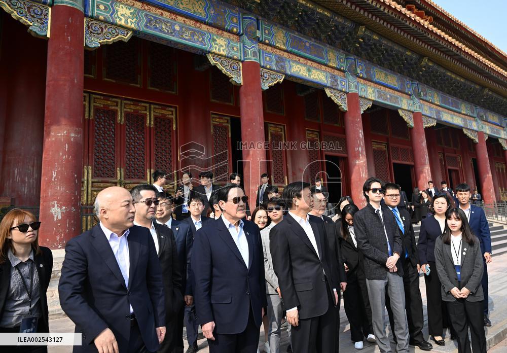 CHINA-BEIJING-MA YING-JEOU-TAIWAN YOUTH-PALACE MUSEUM-VISIT (CN)