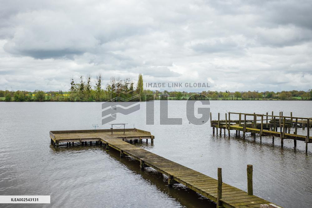 Carcraon Pond Polluted With Eternal Pollutants - Domalain