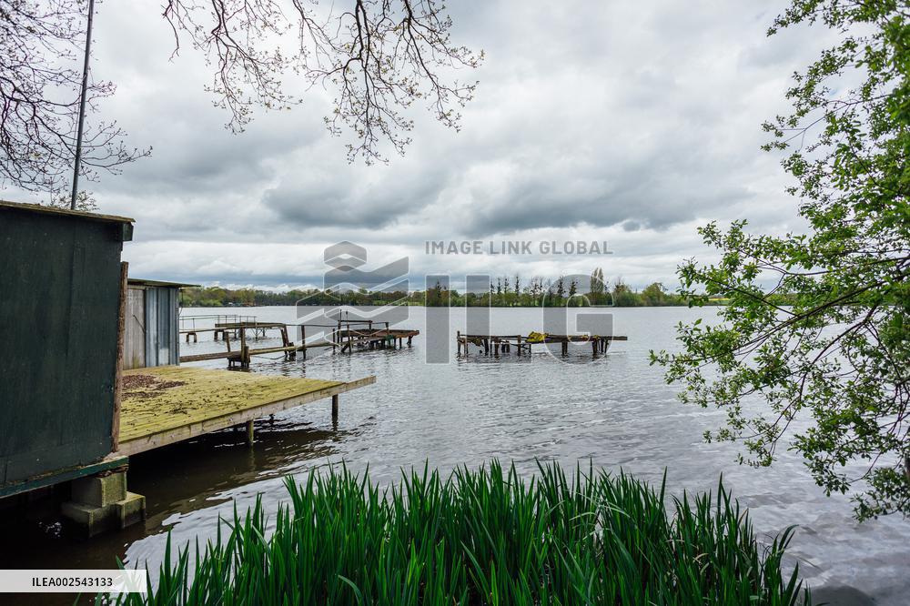 Carcraon Pond Polluted With Eternal Pollutants - Domalain