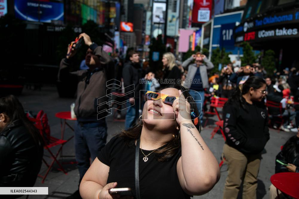 U.S.-NEW YORK CITY-SOLAR ECLIPSE