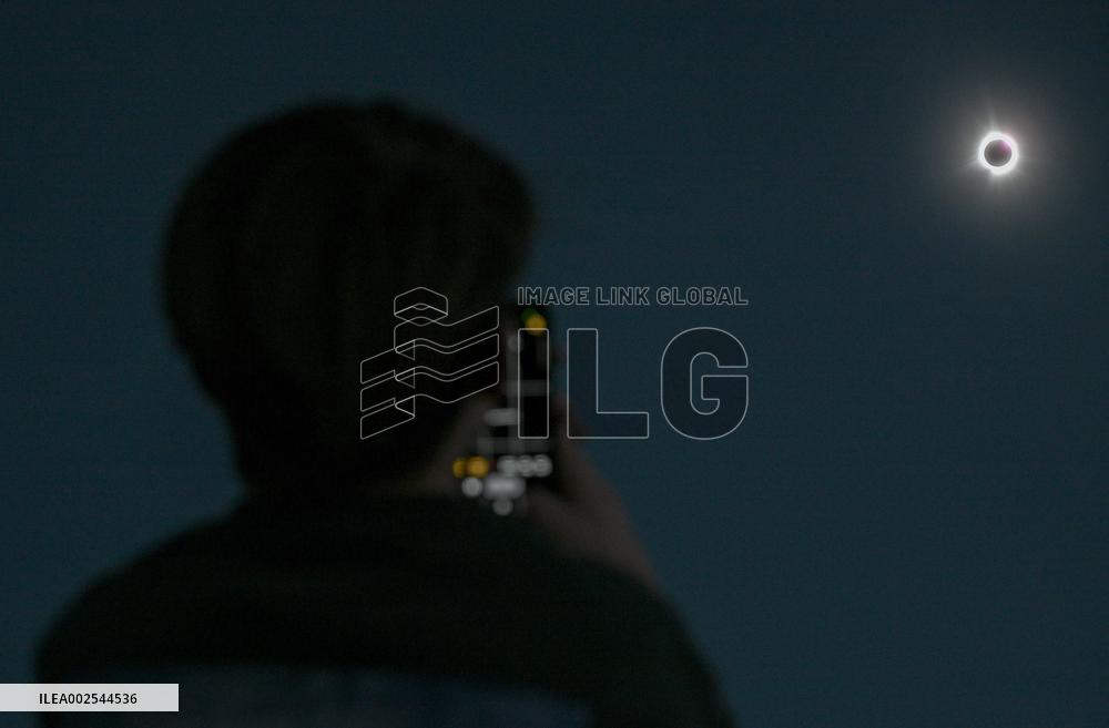 North America Awed By Total Solar Eclipse - Canada