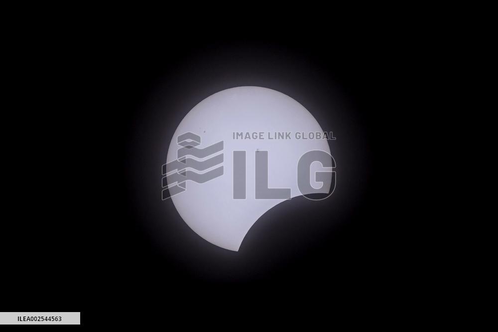 North America Awed By Total Solar Eclipse - Canada