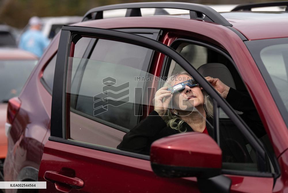 North America Awed By Total Solar Eclipse - Canada