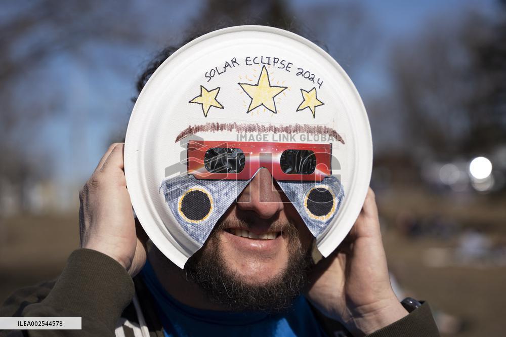 North America Awed By Total Solar Eclipse - Canada