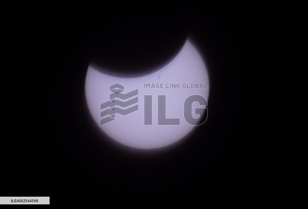 North America Awed By Total Solar Eclipse - Canada