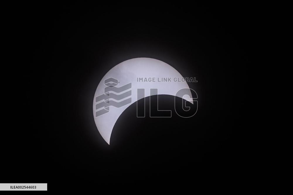 North America Awed By Total Solar Eclipse - Canada