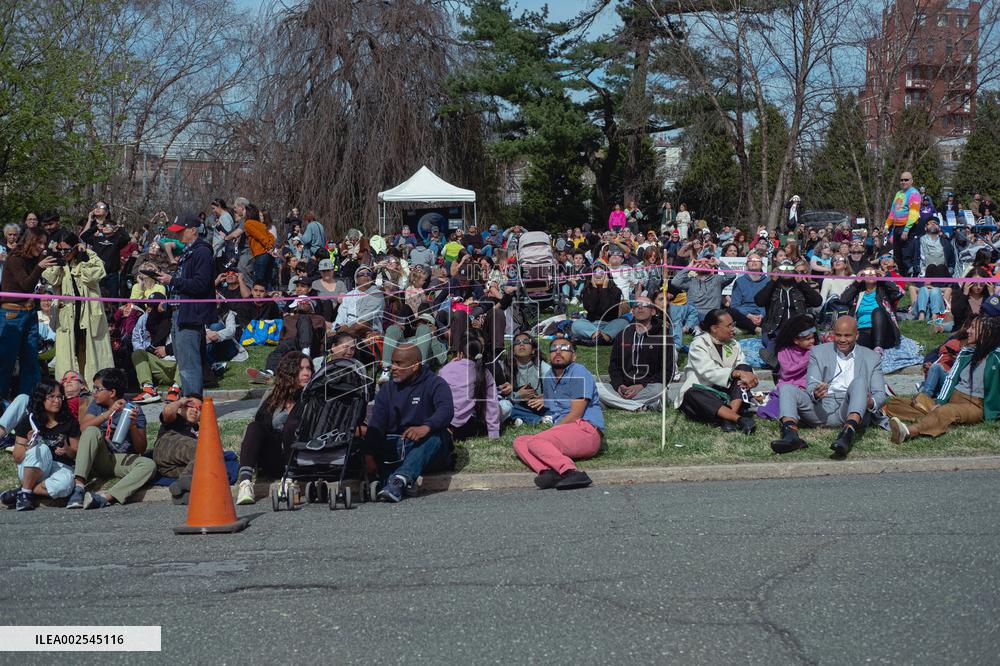 North America Awed By Total Solar Eclipse - NYC