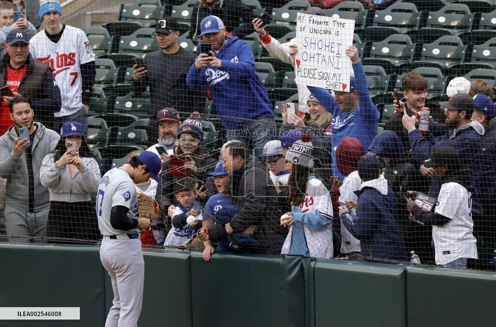 Baseball: Dodgers vs. Twins