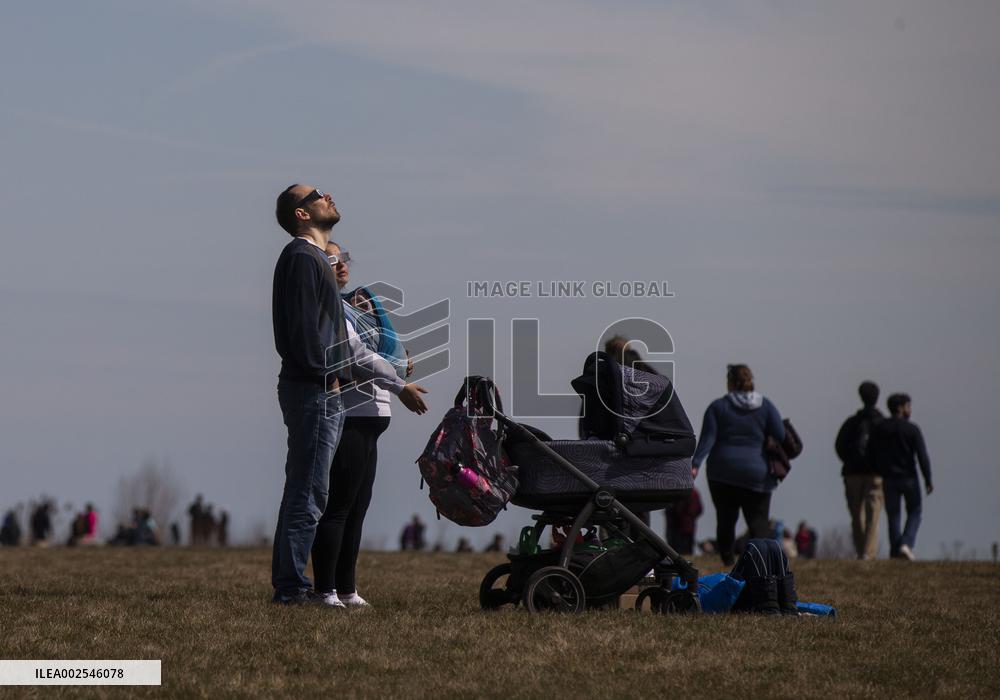 CANADA-ONTARIO-PORT STANLEY-SOLAR ECLIPSE