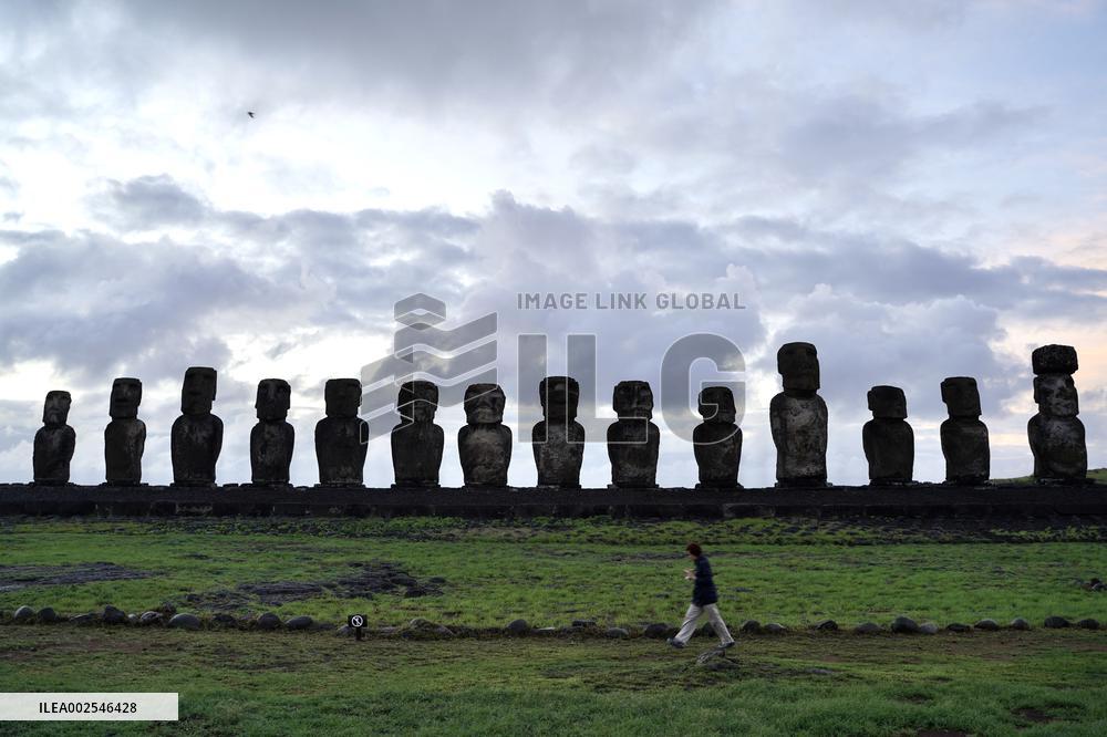 CHILE-EASTER ISLAND-MOAI-STONE STATUE