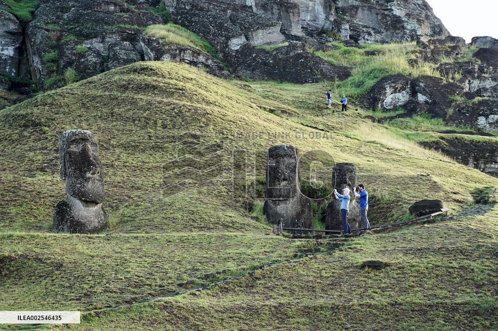 CHILE-EASTER ISLAND-MOAI-STONE STATUE