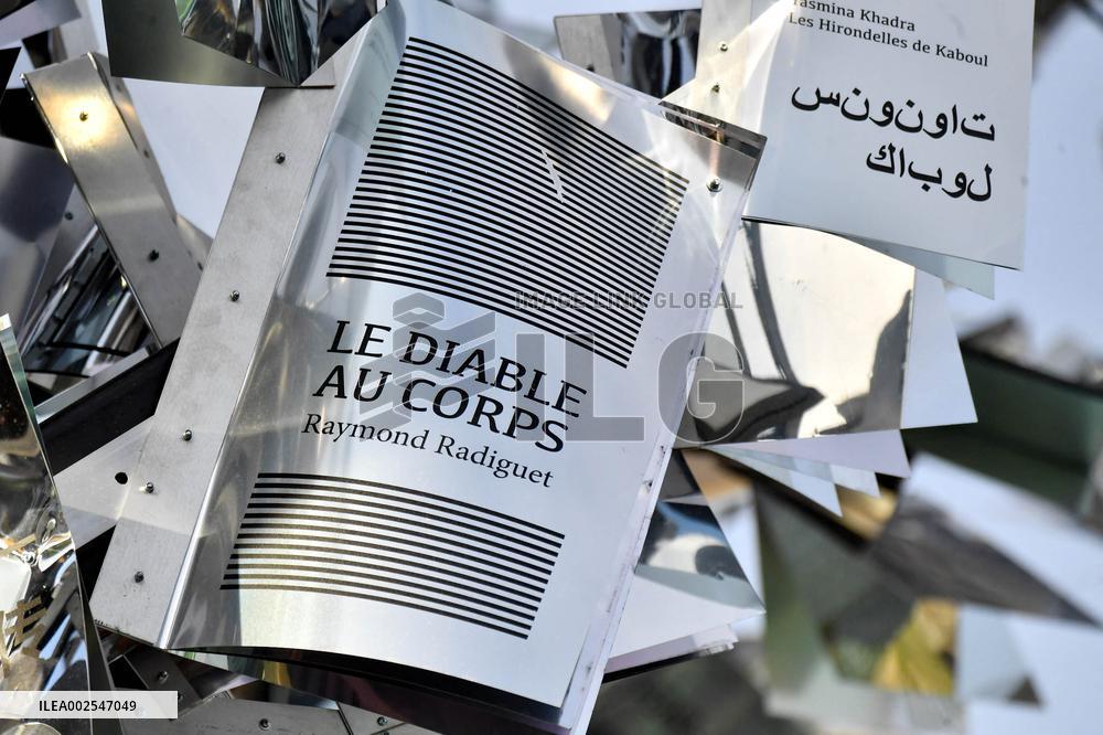 The Tree Of A Thousand Voices By Daniel Hourde - Paris