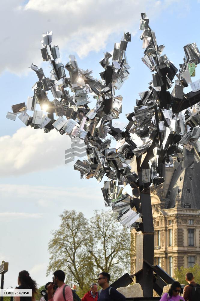 The Tree Of A Thousand Voices By Daniel Hourde - Paris