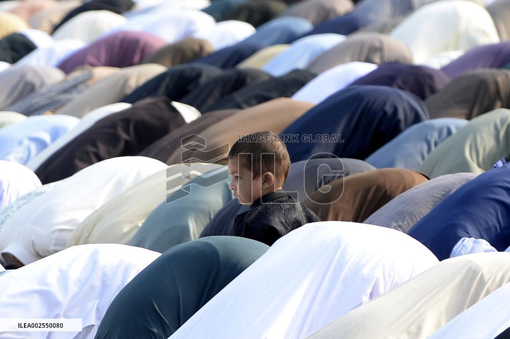 PAKISTAN-RAWALPINDI-EID AL-FITR-PRAYER