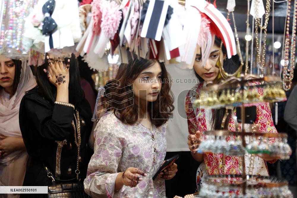 PAKISTAN-ISLAMABAD-EID AL-FITR-EVE-MARKET