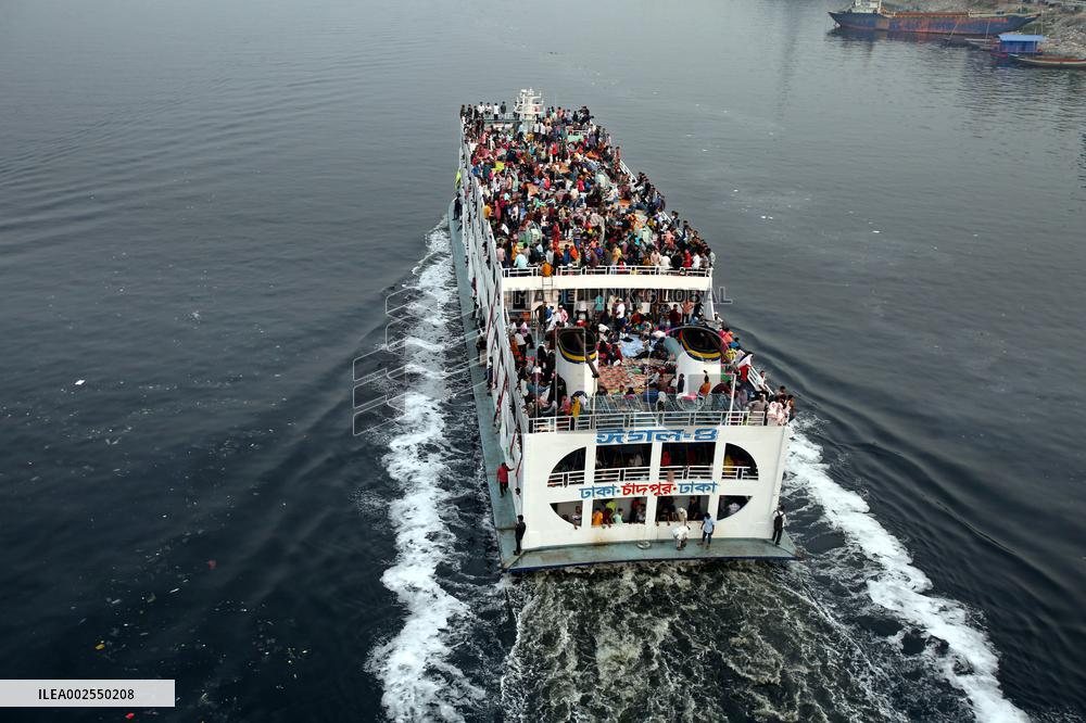 Thousands Pack For Eid-ul-Fitr Festival - Dhaka