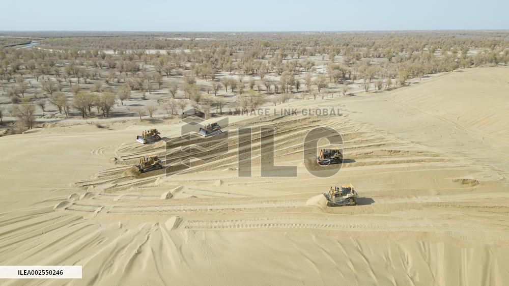 Reinforcement Sand in Desert in Kelamayi
