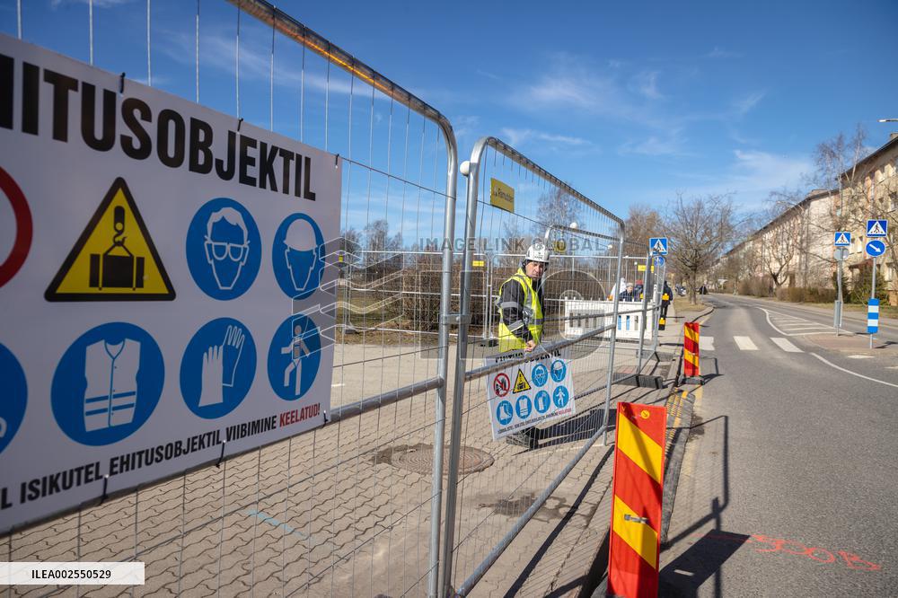 Preparations for the cleanup of oil spill in Stroomi beach