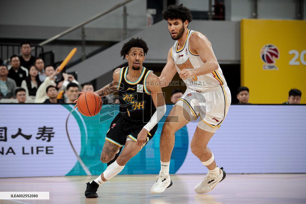 (SP)CHINA-HANGZHOU-BASKETBALL-CBA-SHANXI LOONGS VS ZHEJIANG LIONS (CN)