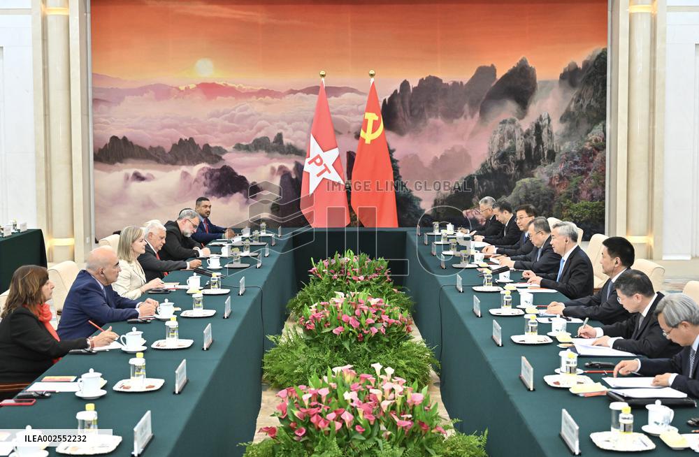 CHINA-BEIJING-LI XI-WORKERS' PARTY OF BRAZIL-DELEGATION-MEETING (CN)