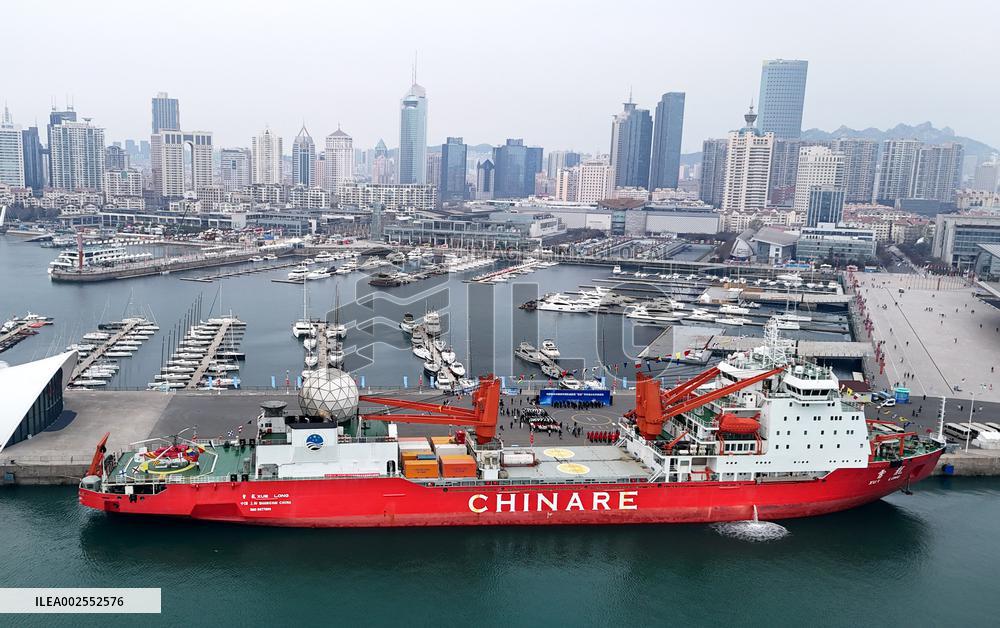 (EyesOnSci)CHINA-SHANDONG-QINGDAO-ICEBREAKER XUELONG-ARRIVAL (CN)