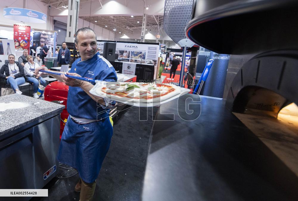 CANADA-TORONTO-RESTAURANTS CANADA SHOW-MASTER PIZZA CLASS