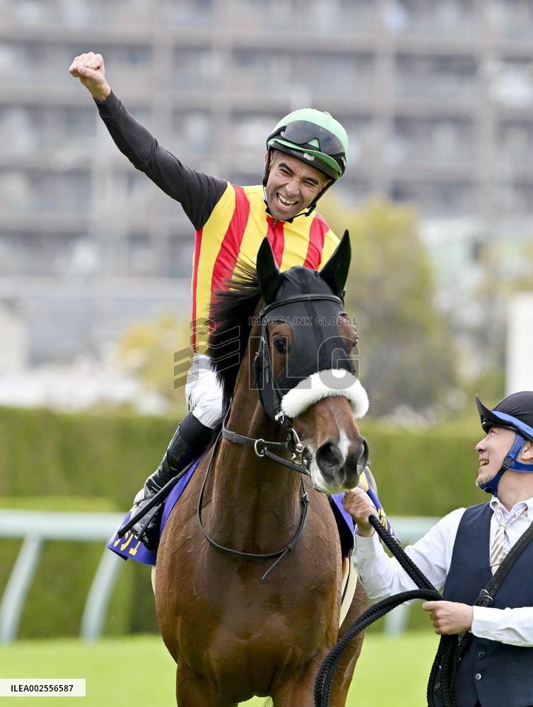 Stellenbosch captures 1st G1 victory at Oka-sho