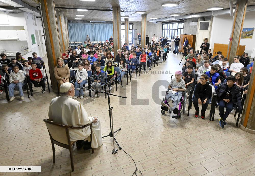 Pope Francis Meets 200 Children in a Church of Rome