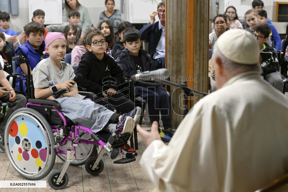 Pope Francis Meets 200 Children in a Church of Rome