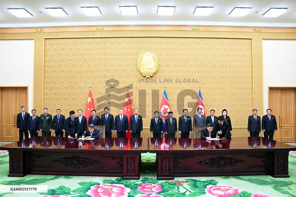 DPRK-PYONGYANG-CHINA-ZHAO LEJI-CHOE RYONG HAE-TALKS