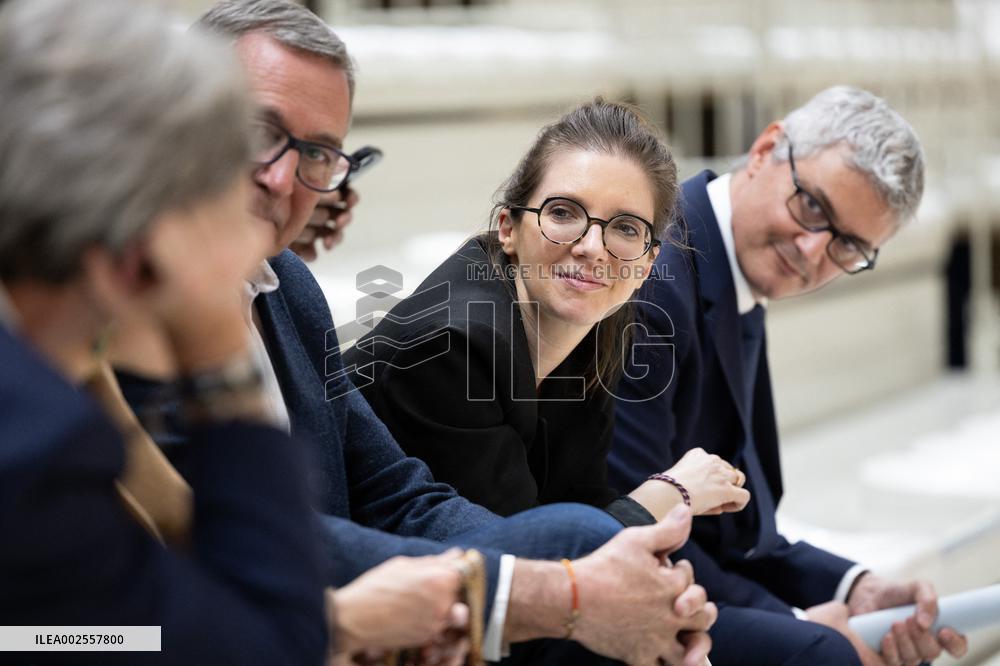 Aurore Berge visits the Paris 92 handball club - Issy-les-Moulineaux