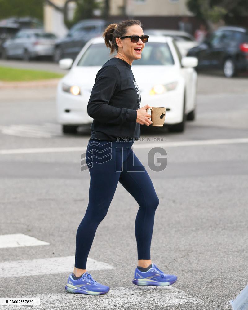 Jennifer Garner Out - LA
