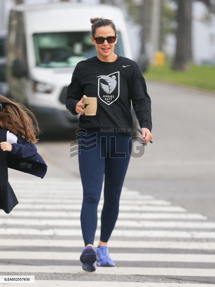 Jennifer Garner Out - LA